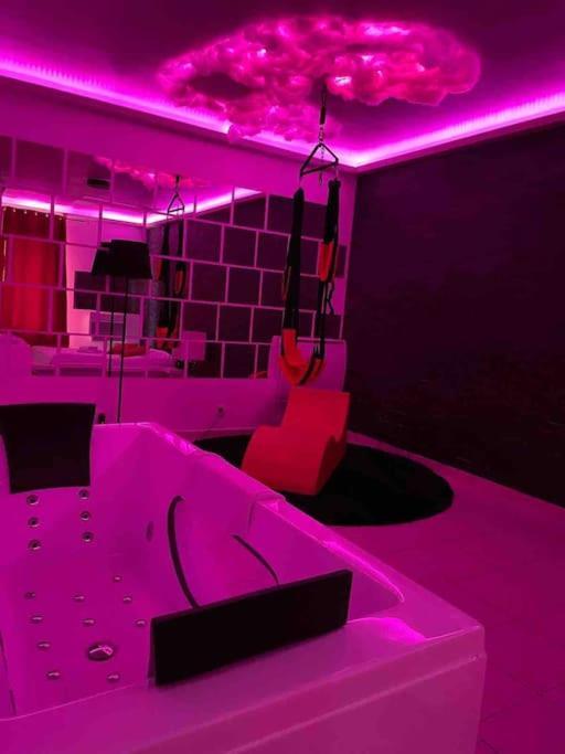 Jeu De Regards - Jacuzzi/Balneo Appartement Courcouronnes Buitenkant foto