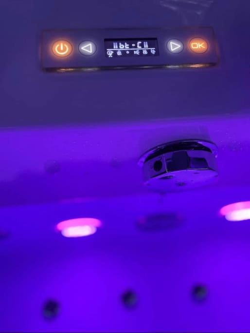 Jeu De Regards - Jacuzzi/Balneo Appartement Courcouronnes Buitenkant foto