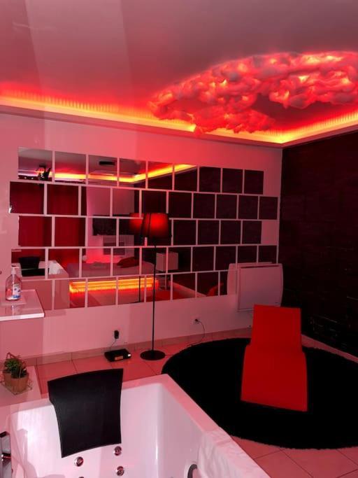 Jeu De Regards - Jacuzzi/Balneo Appartement Courcouronnes Buitenkant foto