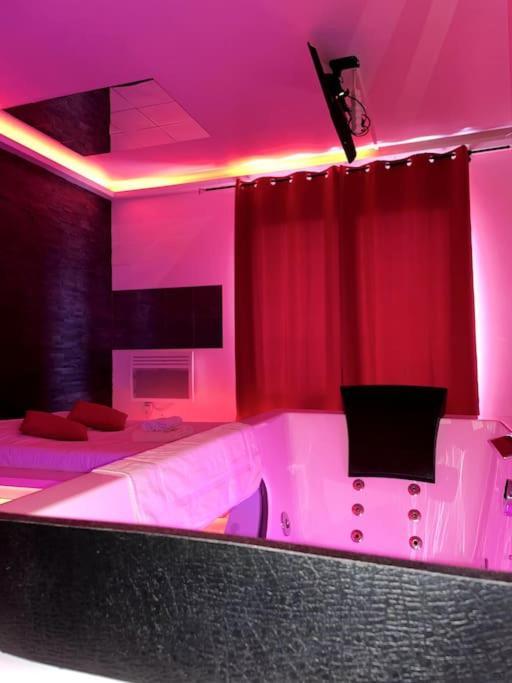 Jeu De Regards - Jacuzzi/Balneo Appartement Courcouronnes Buitenkant foto